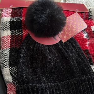 NWT🦋 Nine West hat and scarf set